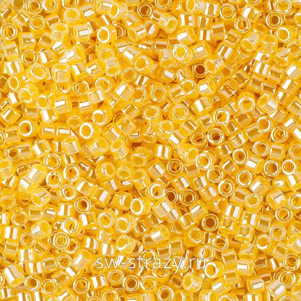 Delica Beads 11/0 DB233 Lined Crystal Yellow Luster